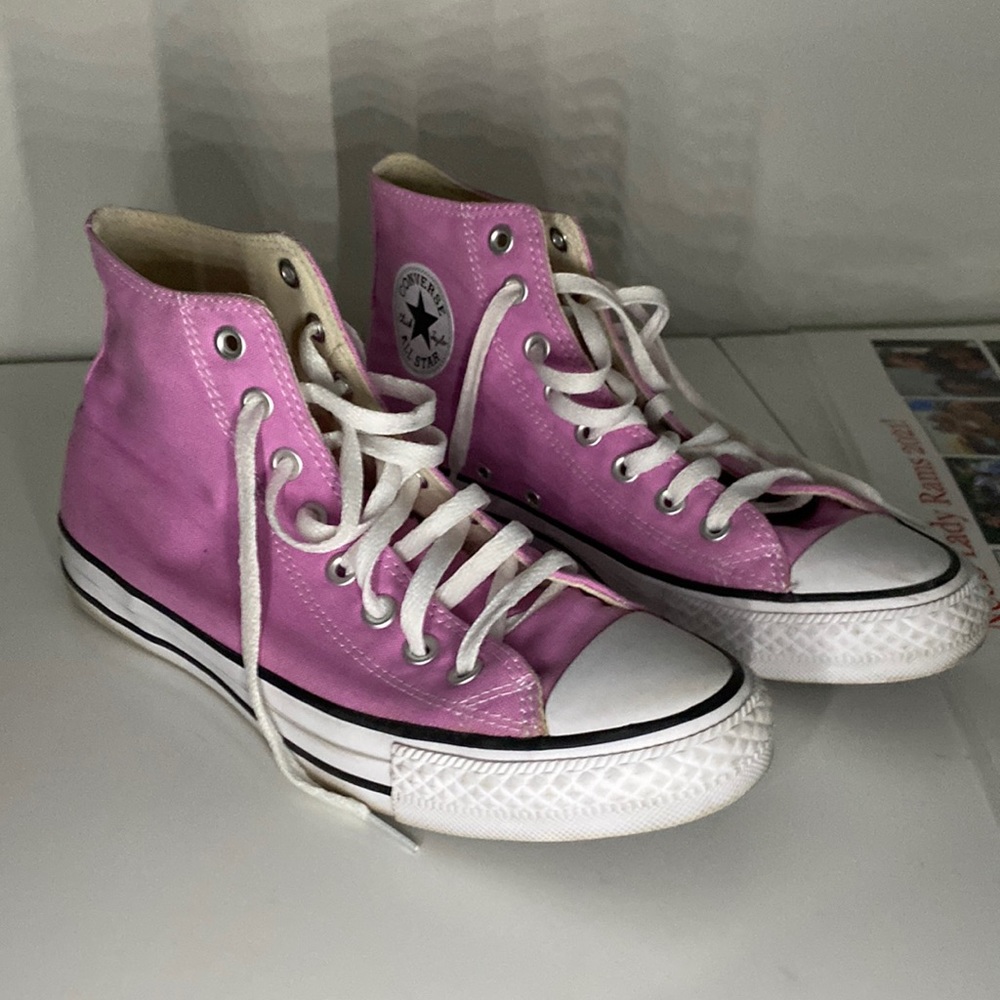 Pink converse